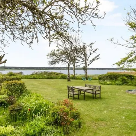 Villa Lake House